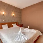Family Prestige Hotel 3*